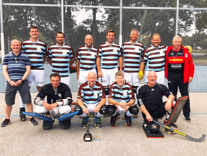 B4b-Rollhockey-Team gewinnt Ü50-Cup